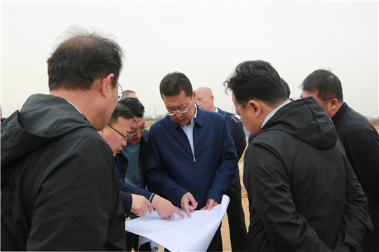 王鑫调研新开工项目建设进展情况